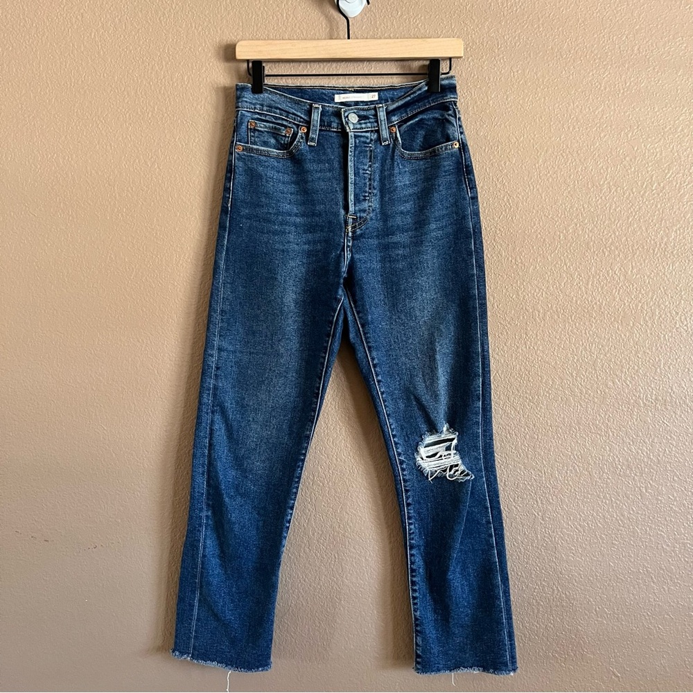 Levi’s Wedgie Straight Button Fly Distressed Jeans Size 27